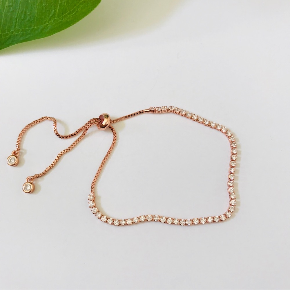 Gorgeous and delicate rose gold bracelet